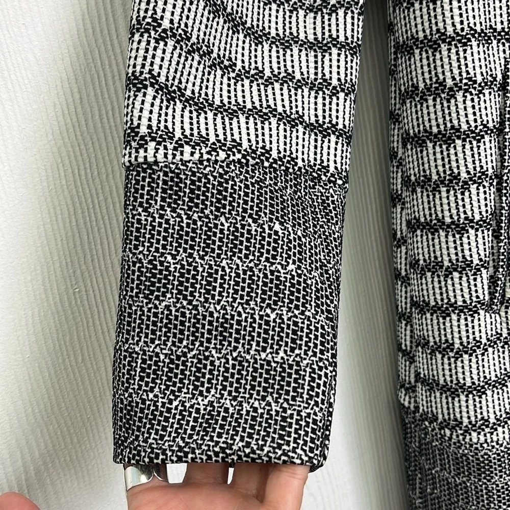 H&M - Black And White Tweed Open Front Pocket Long Sleeve Lined Long Jacket SZ 2